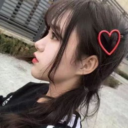 副市长暗访多次询问 女工作人员戴耳机听歌不理睬