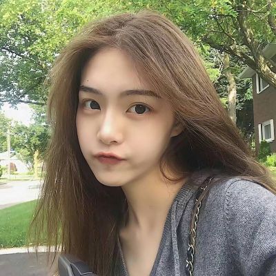 王子文六一带小孩海边游玩 去年曾被曝隐婚生子